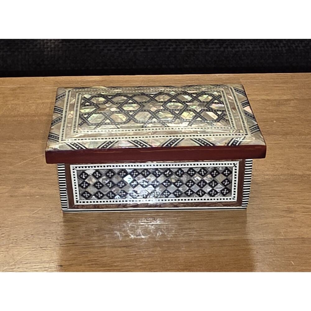 Vintage Egyptian Handmade Mother Of Pearl Jewelry Box Abalone Pua Shell